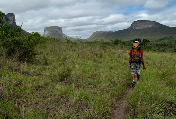 Quels sont les équipements essentiels pour un camping en région de forêt mixte en hiver?